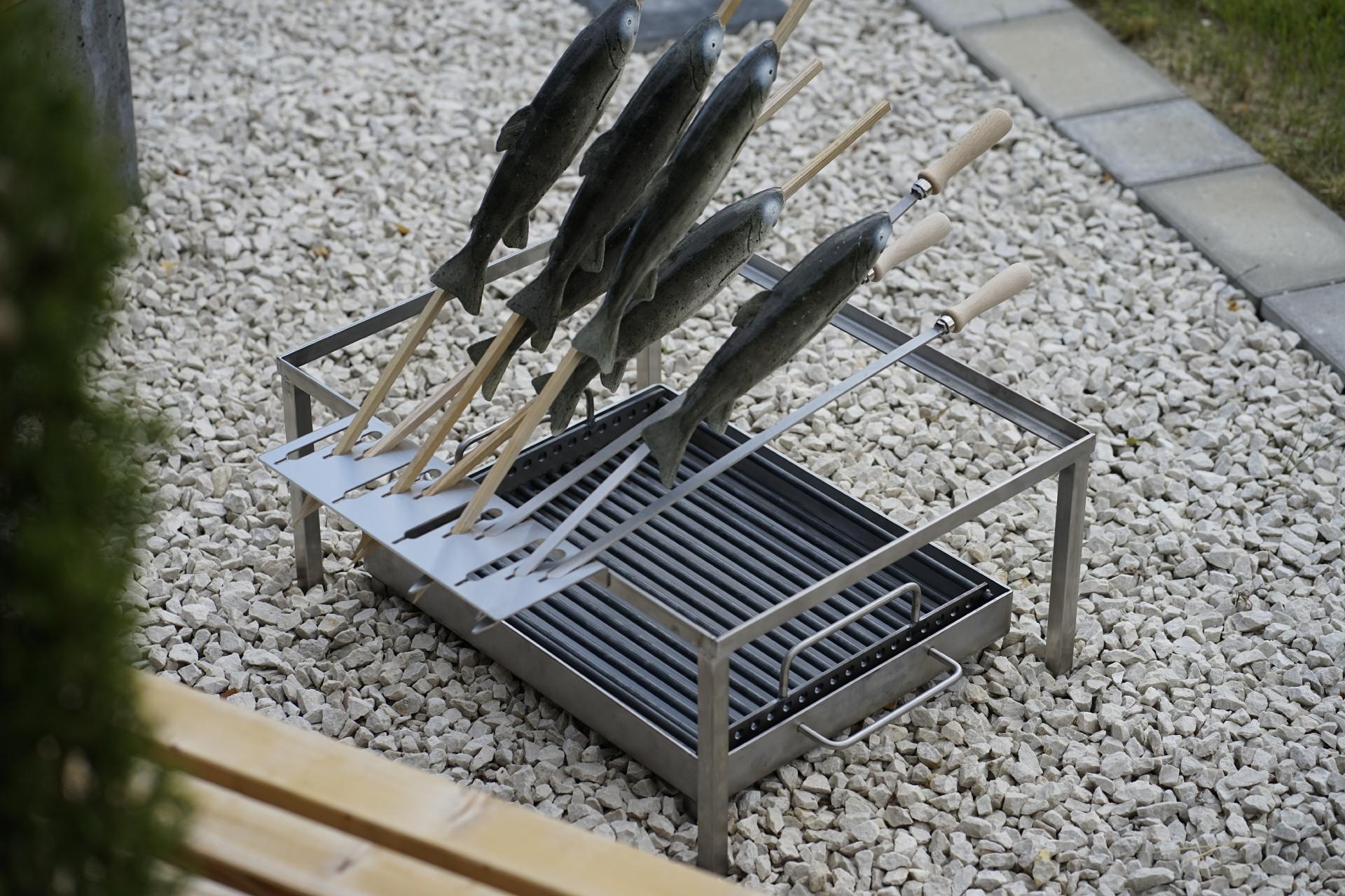 Edelstahl Spieß 12x680 mm mit geschraubten 110 mm Holzgriff Steckerlfisch Fisch Spieße Grillspieß