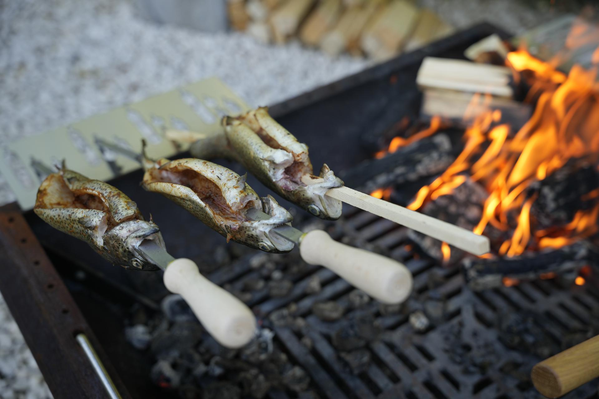 Holzspieße Hartholz 10x10x700mm Steckerlfisch Fisch Grill Spieße Spieß