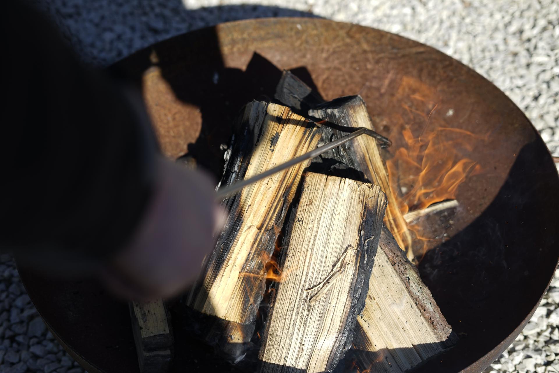 Schürhaken mit Holzgriff Edelstahl XXL Feuerhaken Aschekratzer Kaminbesteck Schürhaken mit Holzgriff Edelstahl XXL Feuerhaken Aschekratzer Kaminbesteck