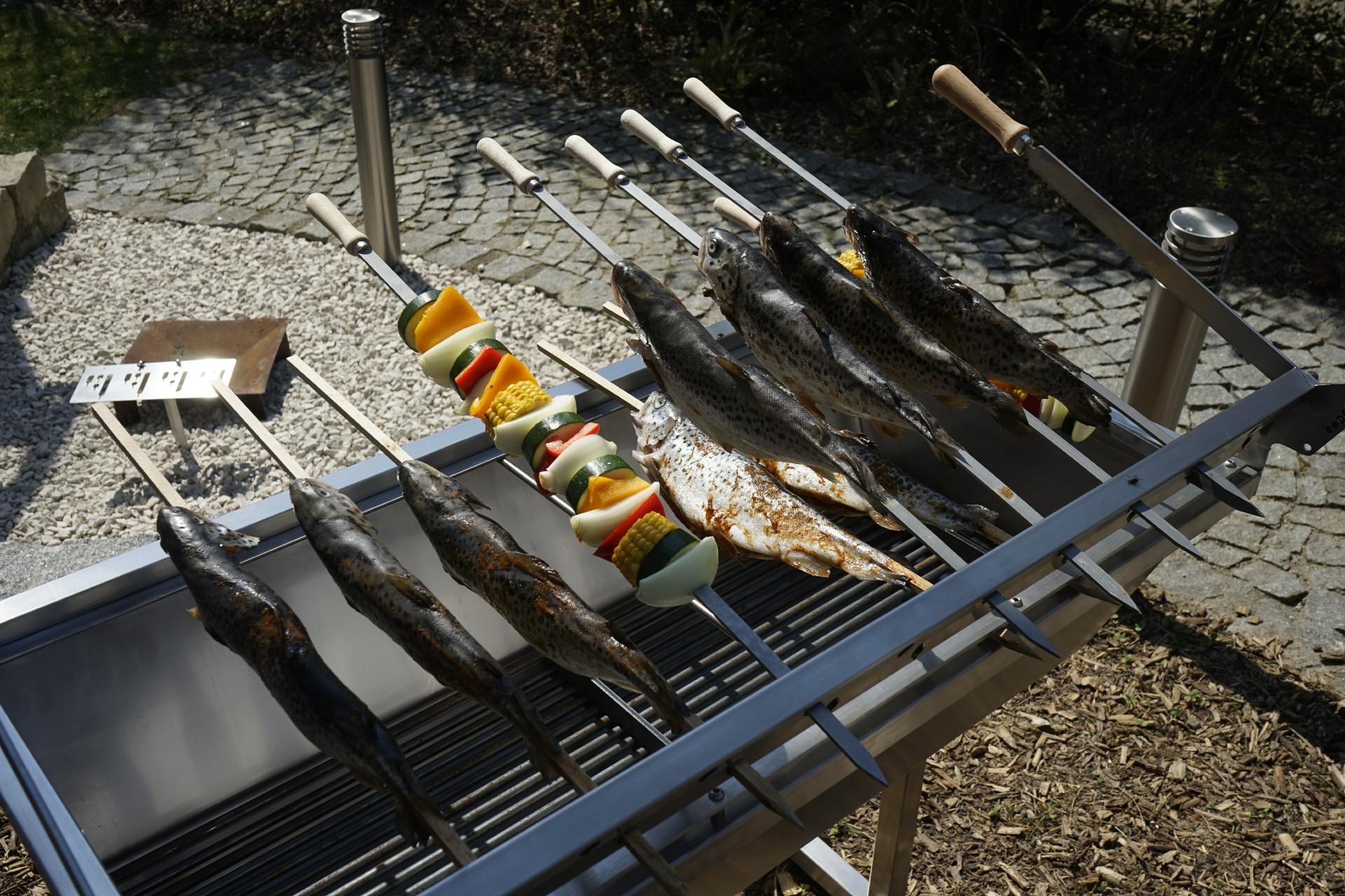 Edelstahlgrill Gastrogrill Fischgrill Steckerlfischgrill Gastro Fisch Edelstahl Grill Smoker Spiegrill Stockfisch Griller (17) Edelstahlgrill Gastrogrill Fischgrill Steckerlfischgrill Gastro Fisch Edelstahl Grill Smoker Spiegrill Stockfisch Griller (17)