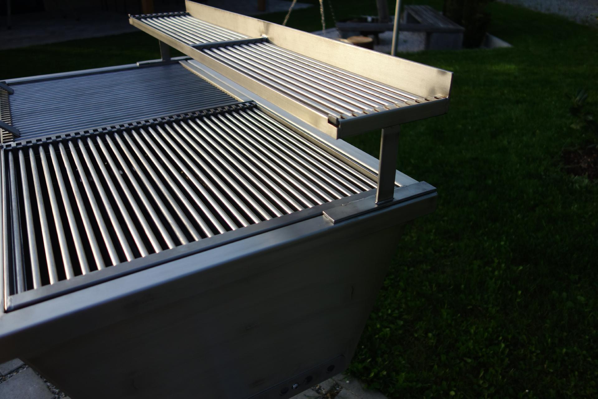 Grillrost Warmhalterost Maßanfertigung mit Füßen Edelstahl nach Maß Grillrost Warmhalterost Maßanfertigung mit Füßen Edelstahl nach Maß