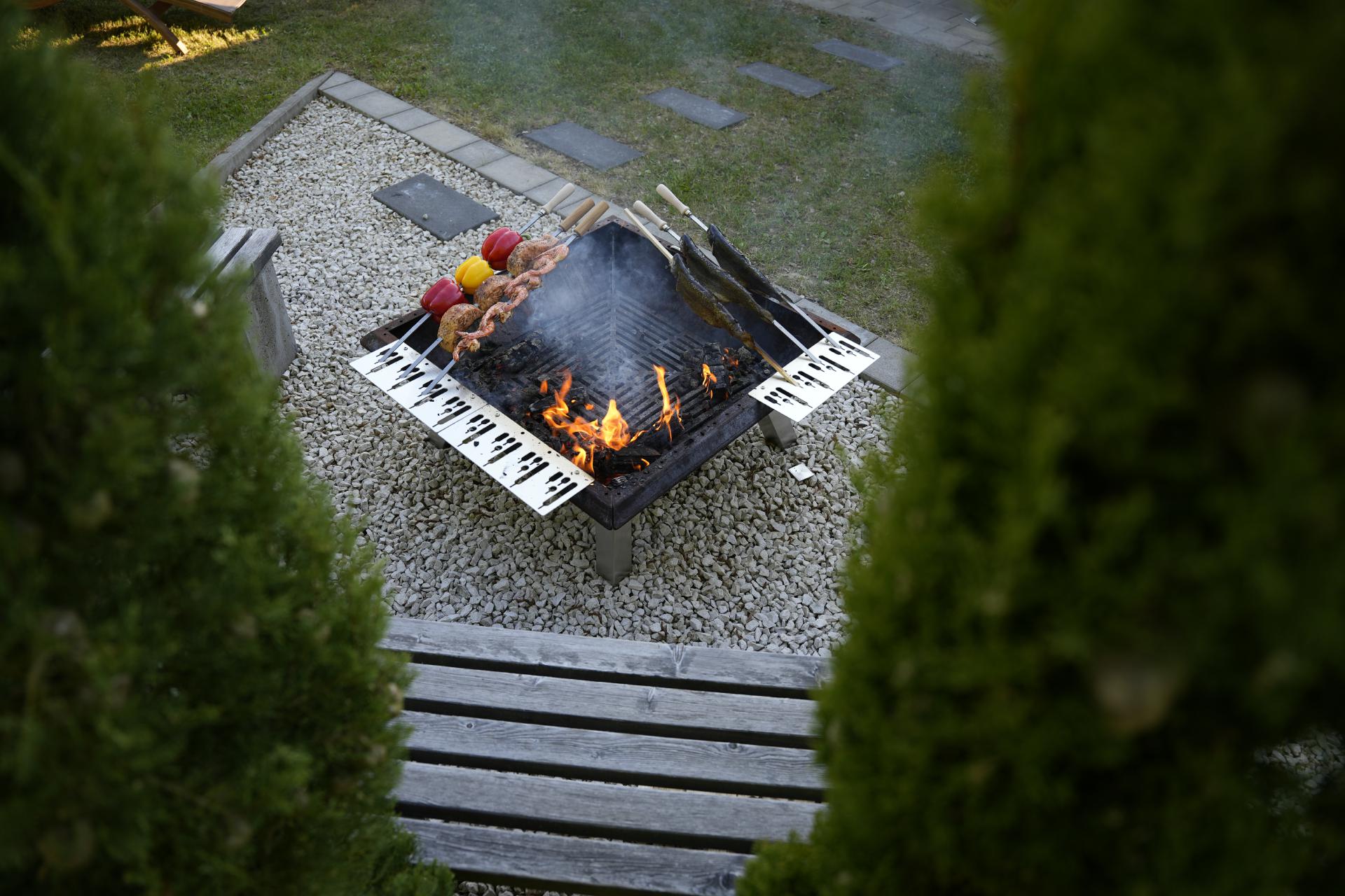Spießhalter flach / Steckerlfisch Fisch Halter Spießhalter Grillaufsatz