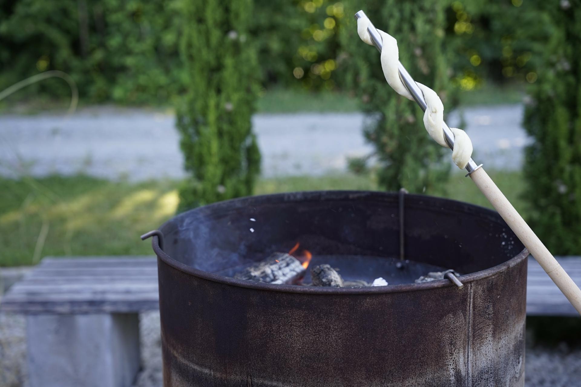 Lagerfeuerspieß Stockbrotrohr + 700 mm Holzgriff Stockbrotspieß