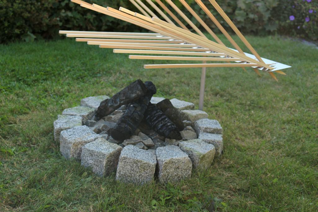 Set 9 Montage mit Erdspieß 8er / Steckerlfisch Fisch Halter Spießhalter Grillaufsatz