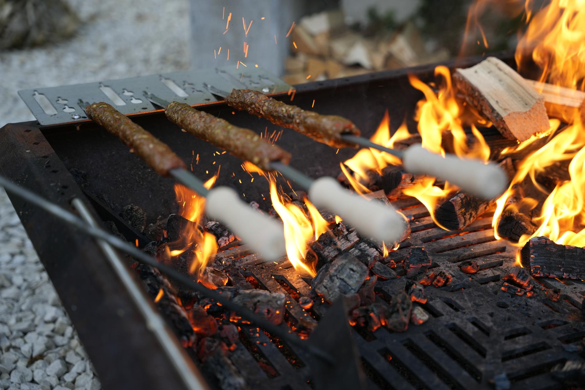 Spießhalter flach / Steckerlfisch Fisch Halter Spießhalter Grillaufsatz