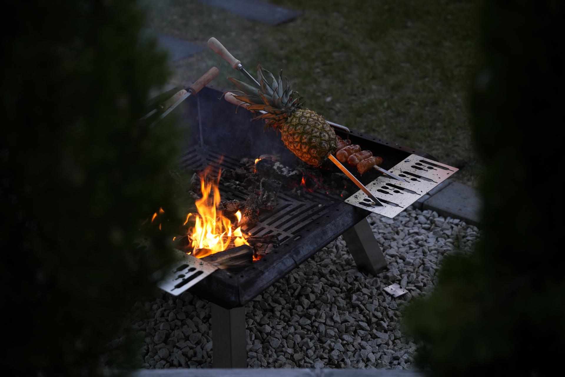 Spießhalter flach / Steckerlfisch Fisch Halter Spießhalter Grillaufsatz