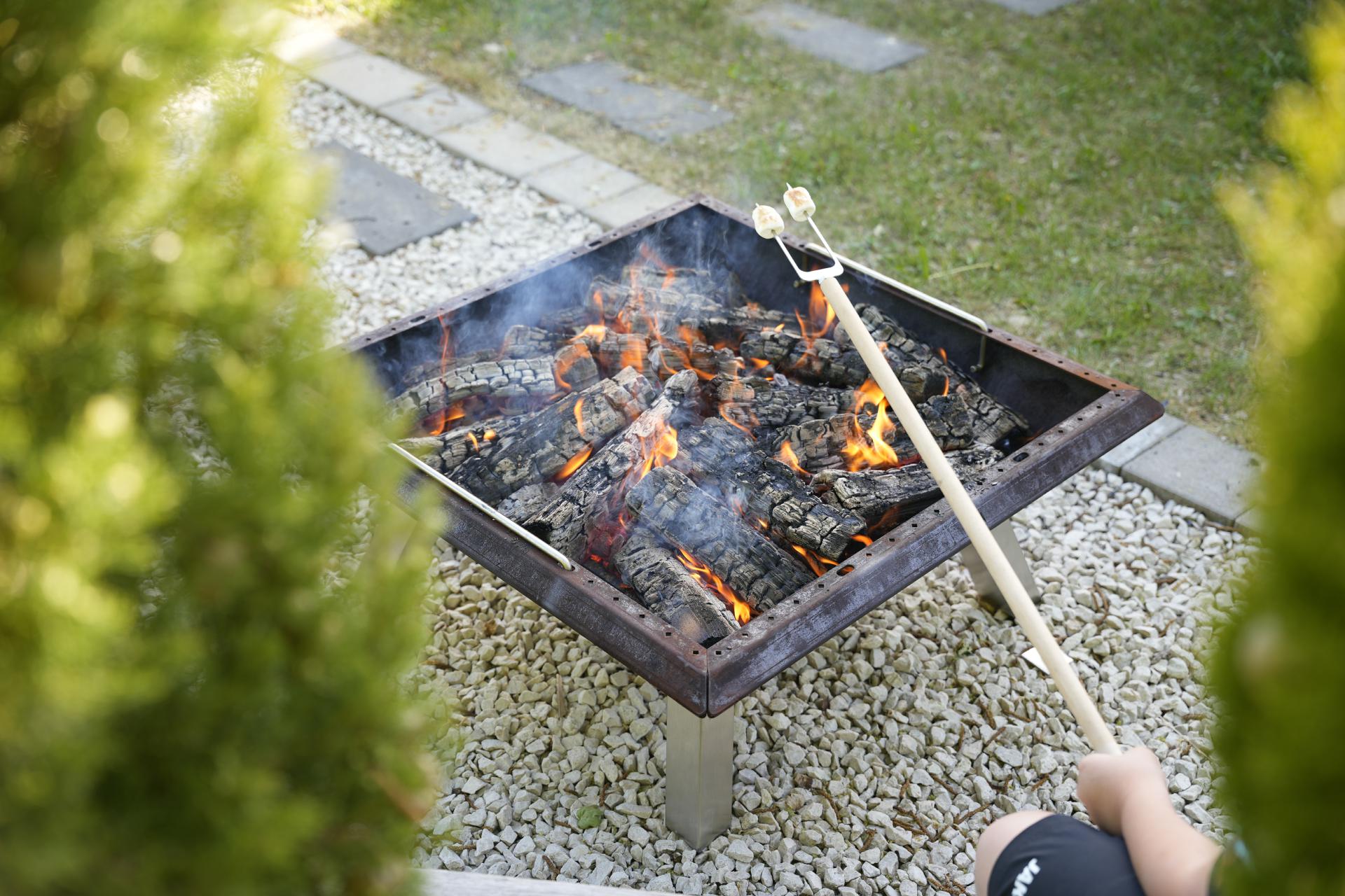 Lagerfeuerspieß 2er Gabel + 700 mm Holzgriff Stockbrotspieß Grillspieß Fleischspieß