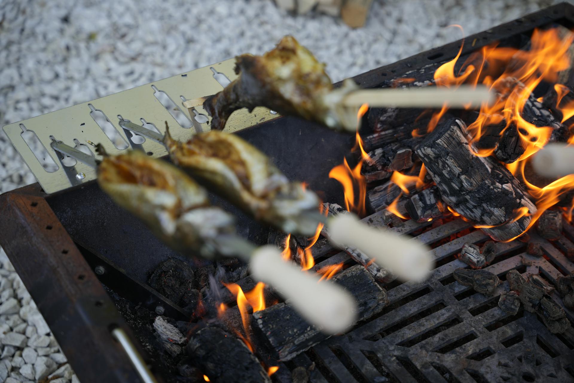 Spießhalter flach / Steckerlfisch Fisch Halter Spießhalter Grillaufsatz