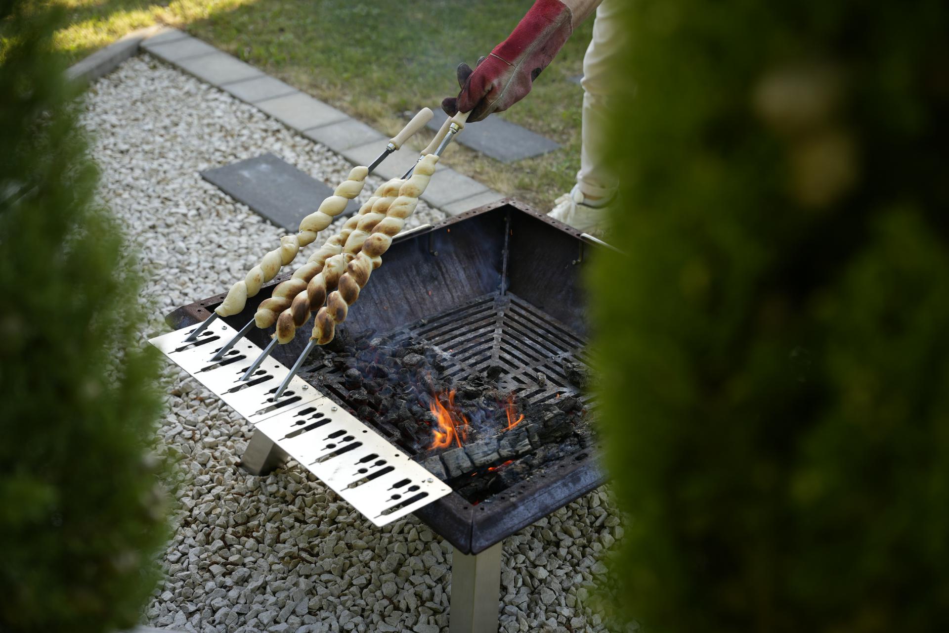 Spießhalter flach / Steckerlfisch Fisch Halter Spießhalter Grillaufsatz