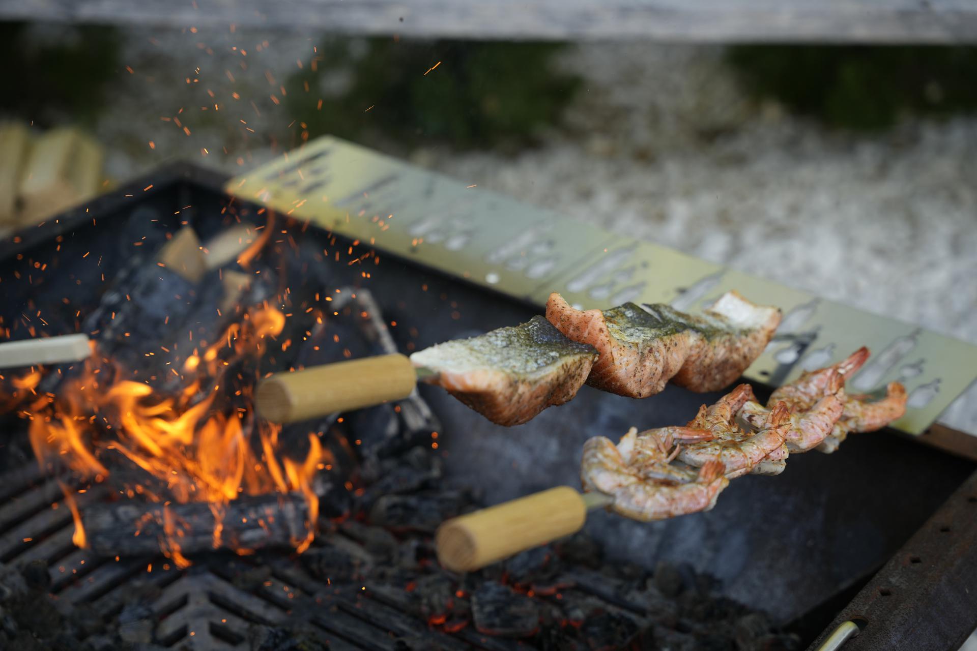 Spießhalter flach / Steckerlfisch Fisch Halter Spießhalter Grillaufsatz