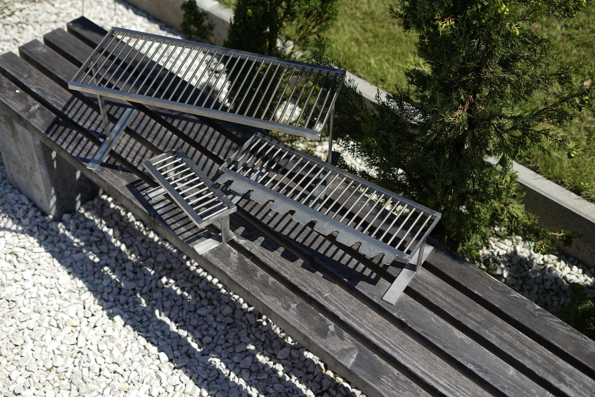 Grillrost Warmhalterost Maßanfertigung mit Füßen Edelstahl nach Maß Grillrost Warmhalterost Maßanfertigung mit Füßen Edelstahl nach Maß