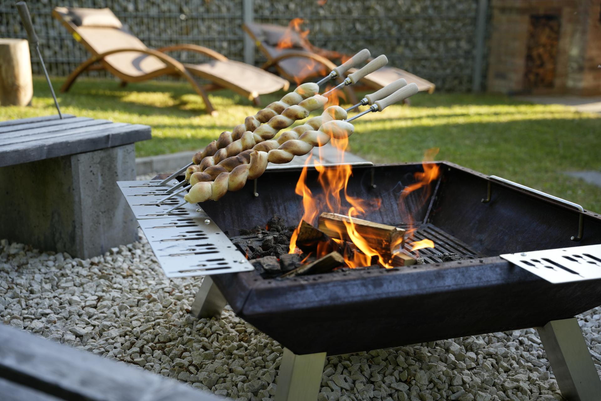 Spießhalter flach / Steckerlfisch Fisch Halter Spießhalter Grillaufsatz