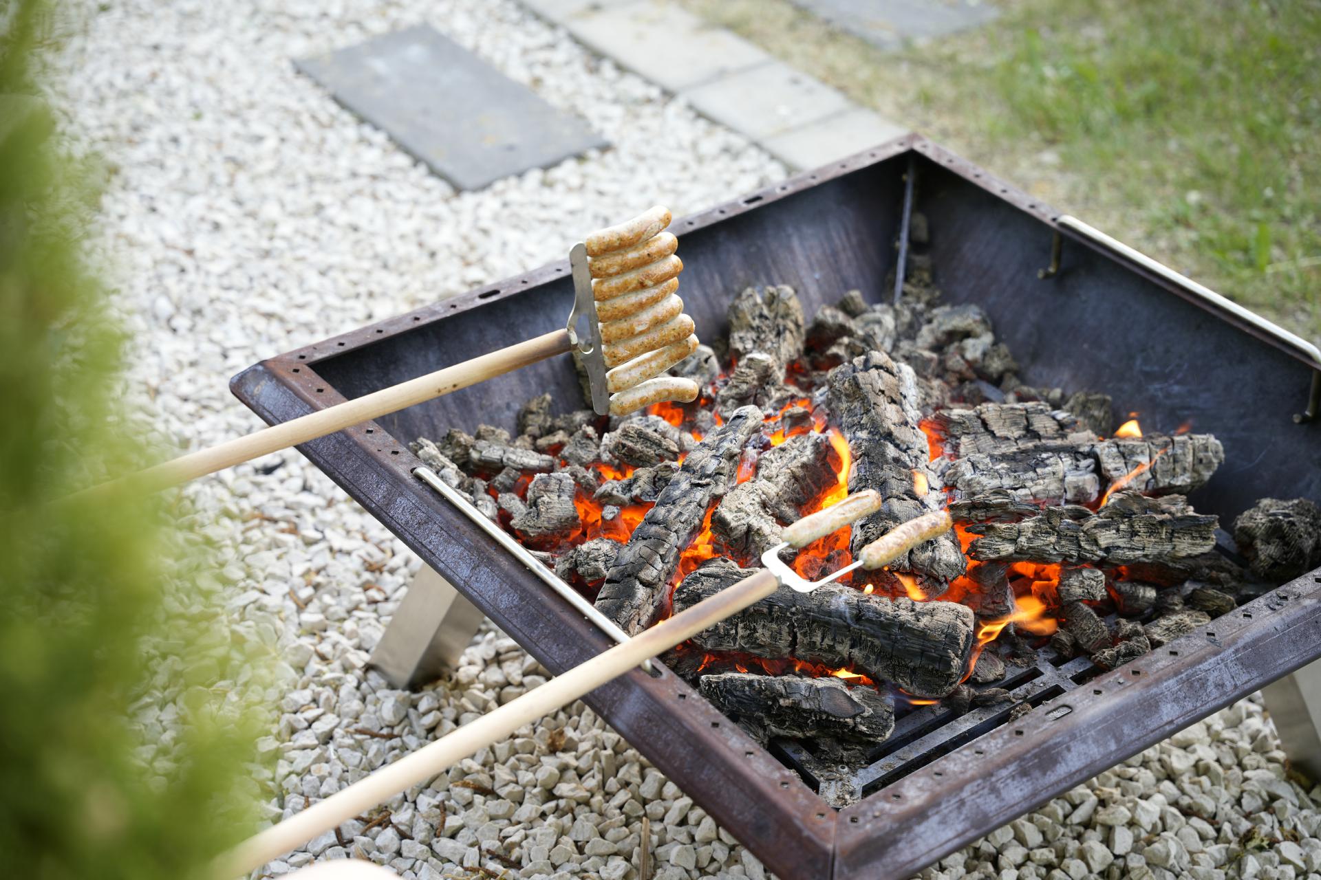 Lagerfeuerspieß 8er-Wurstkammaufsatz + 700 mm Holzgriff Stockbrotspieß Grillspieß Fleischspieß