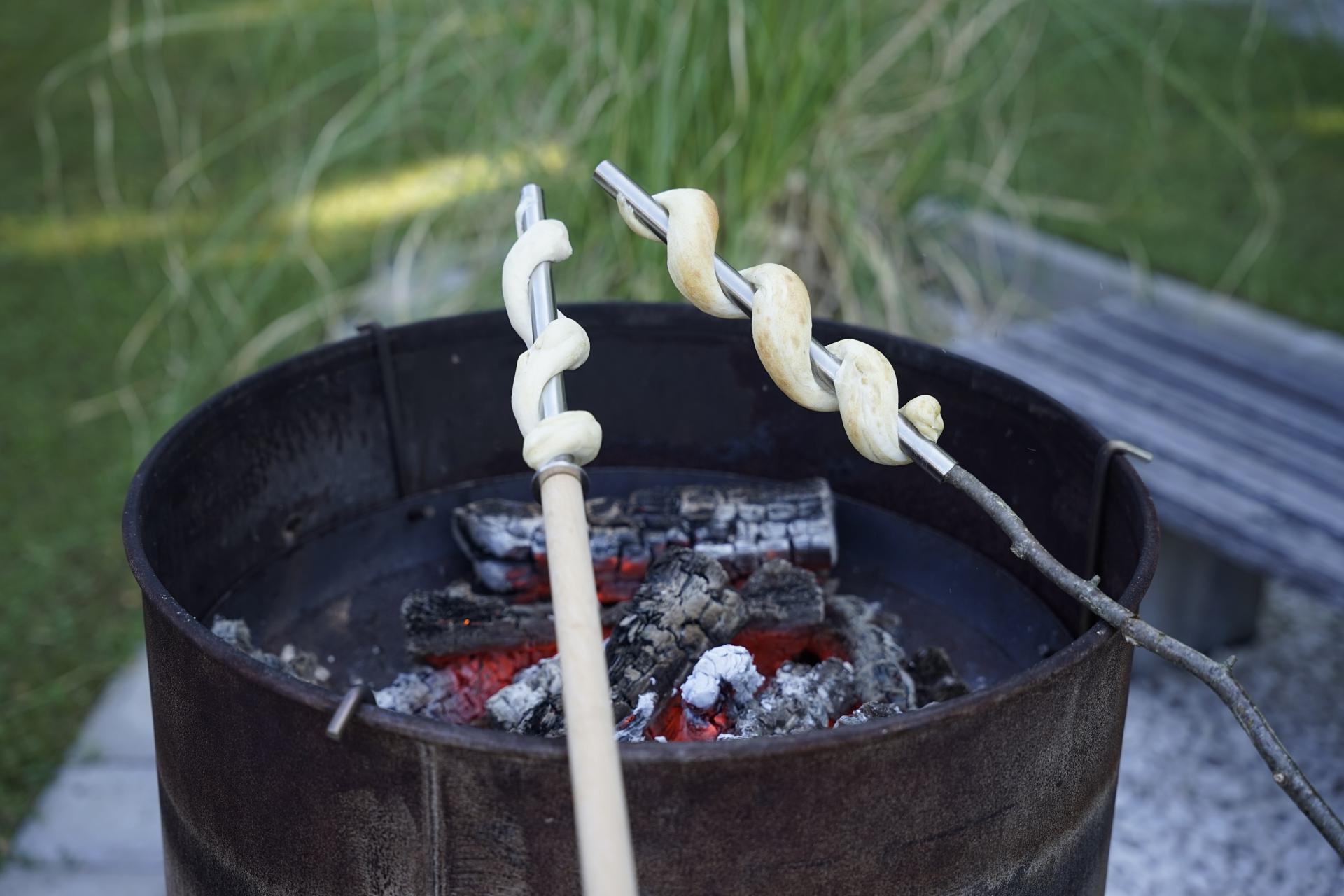 Lagerfeuerspieß Stockbrotrohr + 700 mm Holzgriff Stockbrotspieß