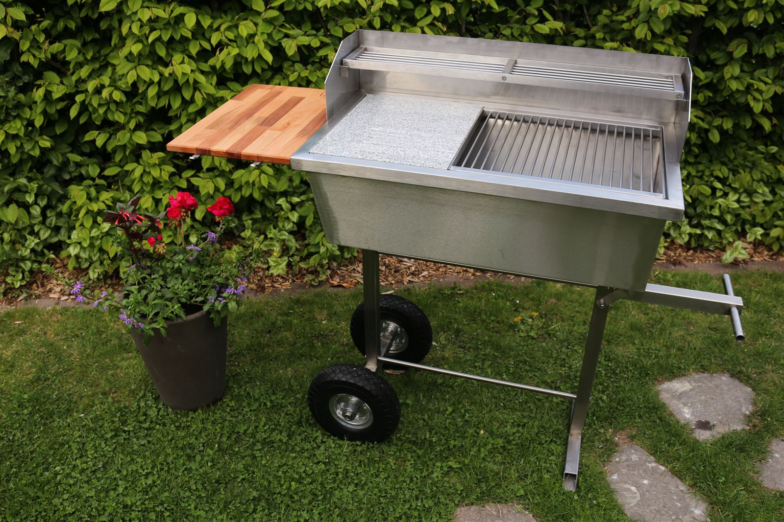 Edelstahlgrill Holzkohlegrill massiv (1) Edelstahlgrill Holzkohlegrill massiv (1)