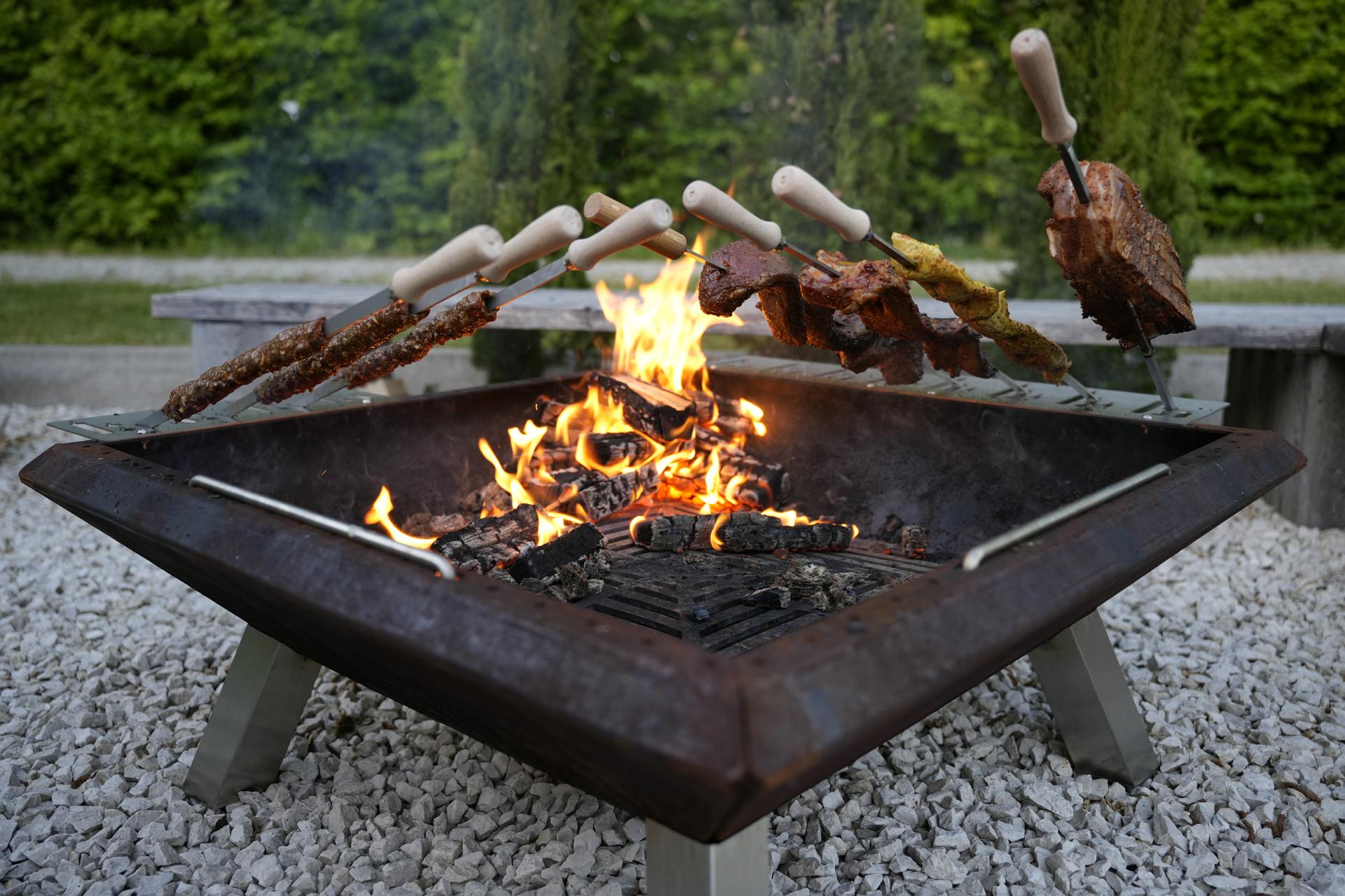 Spießhalter flach / Steckerlfisch Fisch Halter Spießhalter Grillaufsatz