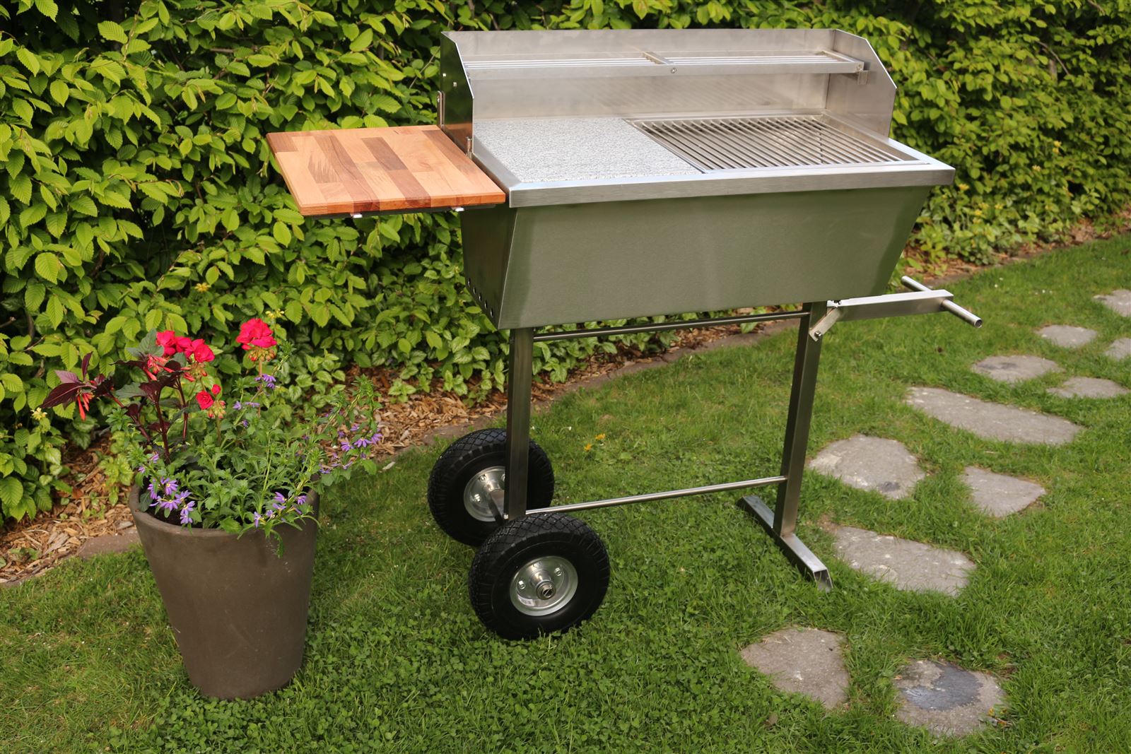 Edelstahlgrill Holzkohlegrill massiv (6) Edelstahlgrill Holzkohlegrill massiv (6)