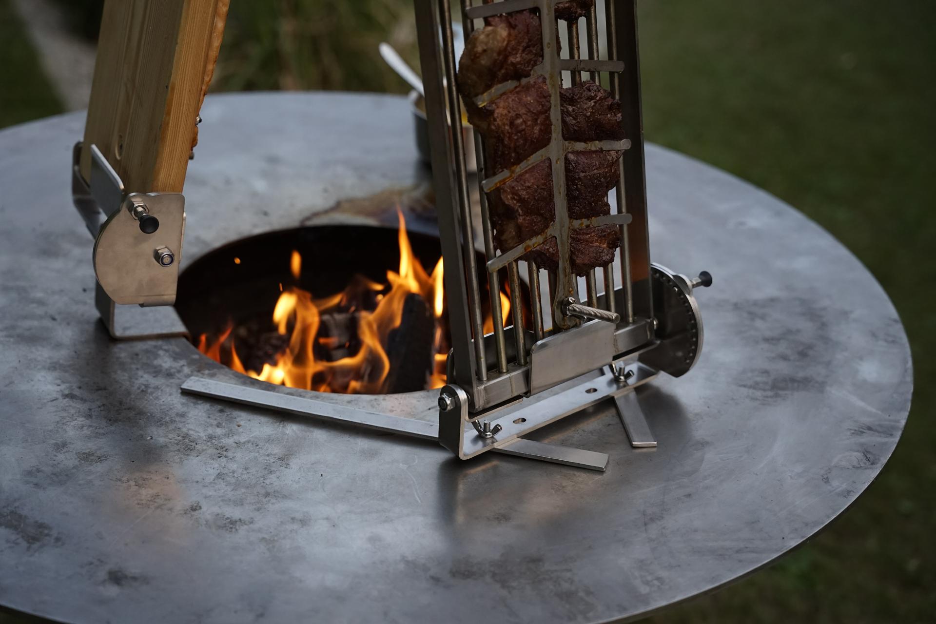 Standfuß Feuerplatte Feuerplattengrill Flammlachsbrett