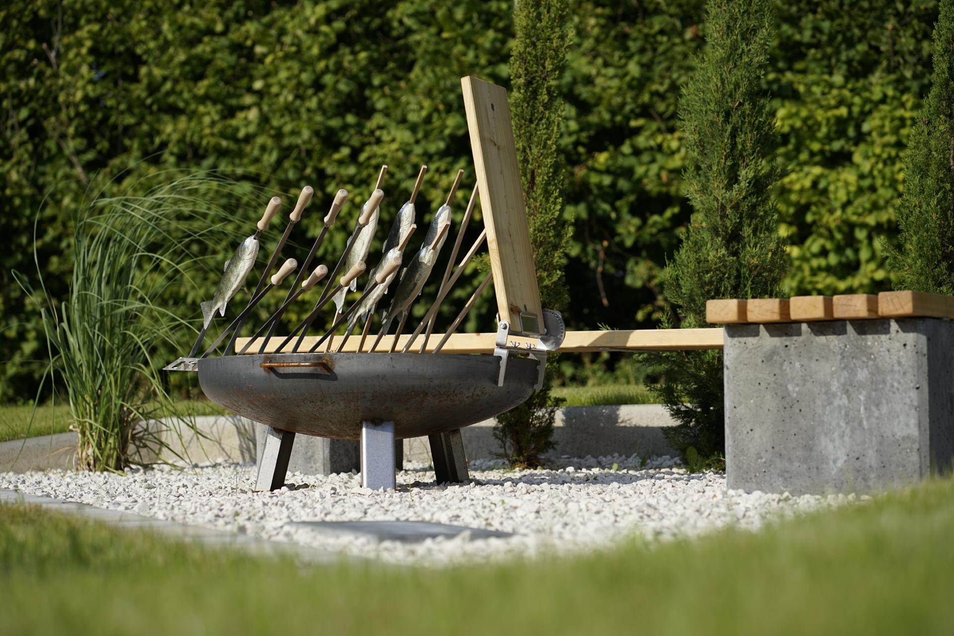 Edelstahl Spieß 12x680 mm mit geschraubten 110 mm Holzgriff Steckerlfisch Fisch Spieße Grillspieß