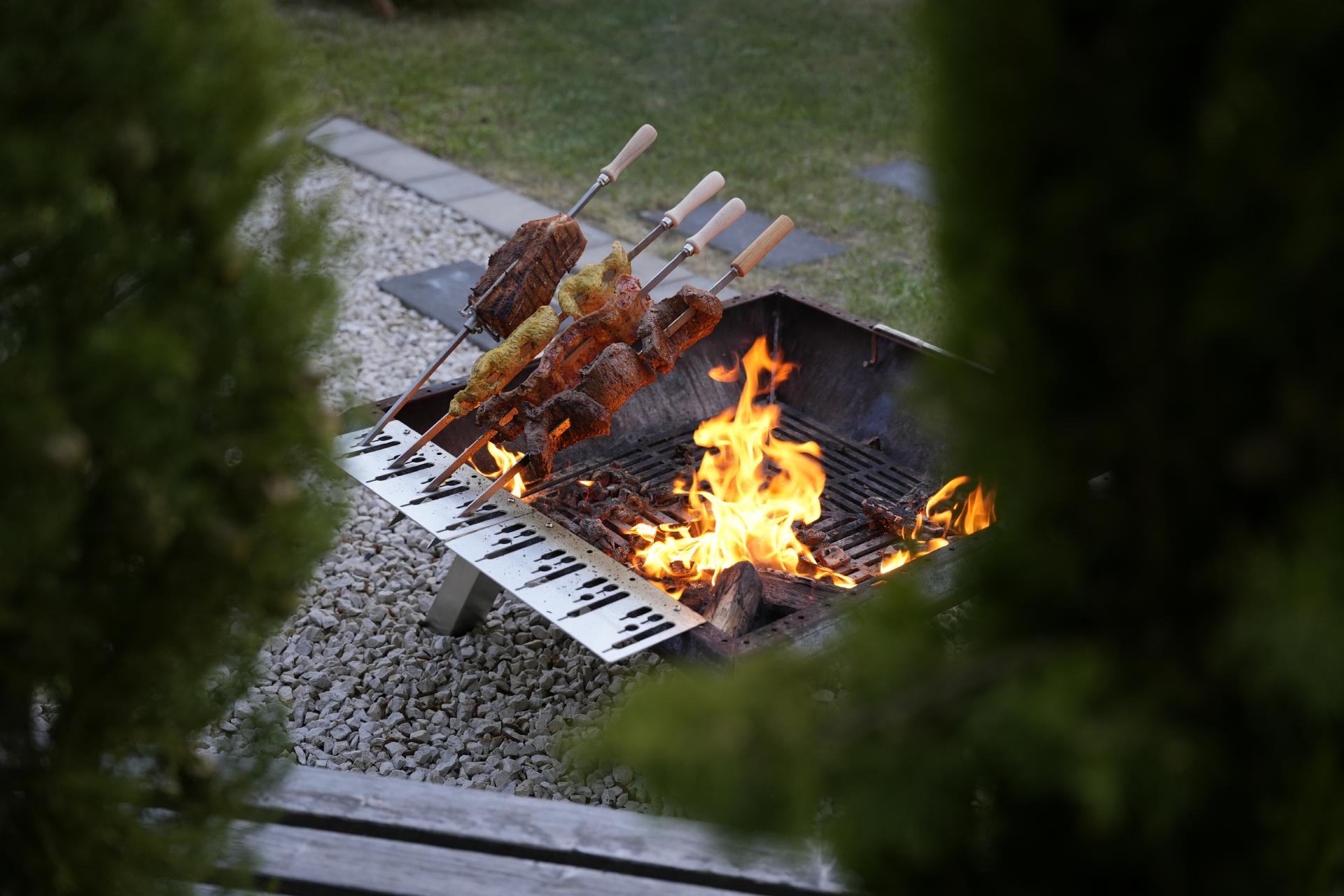 Spießhalter flach / Steckerlfisch Fisch Halter Spießhalter Grillaufsatz