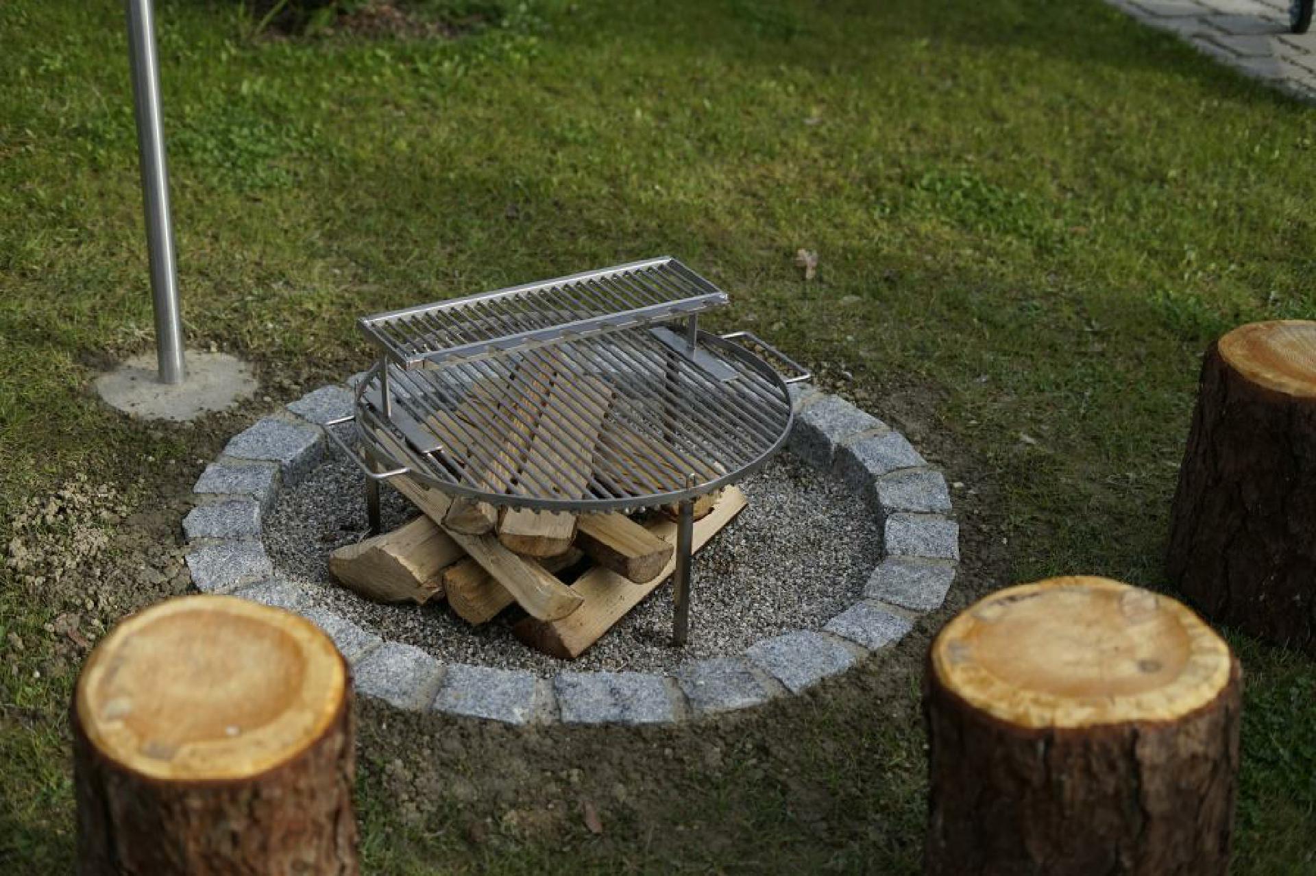 Grillrost Warmhalterost Maßanfertigung mit Füßen Edelstahl nach Maß Grillrost Warmhalterost Maßanfertigung mit Füßen Edelstahl nach Maß