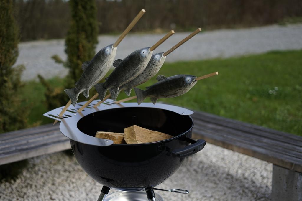 Grillaufsatz für 50 cm Kugelgrill / Steckerlfisch Halter Spießhalter Grillaufsatz Grillaufsatz für 50 cm Kugelgrill / Steckerlfisch Halter Spießhalter Grillaufsatz