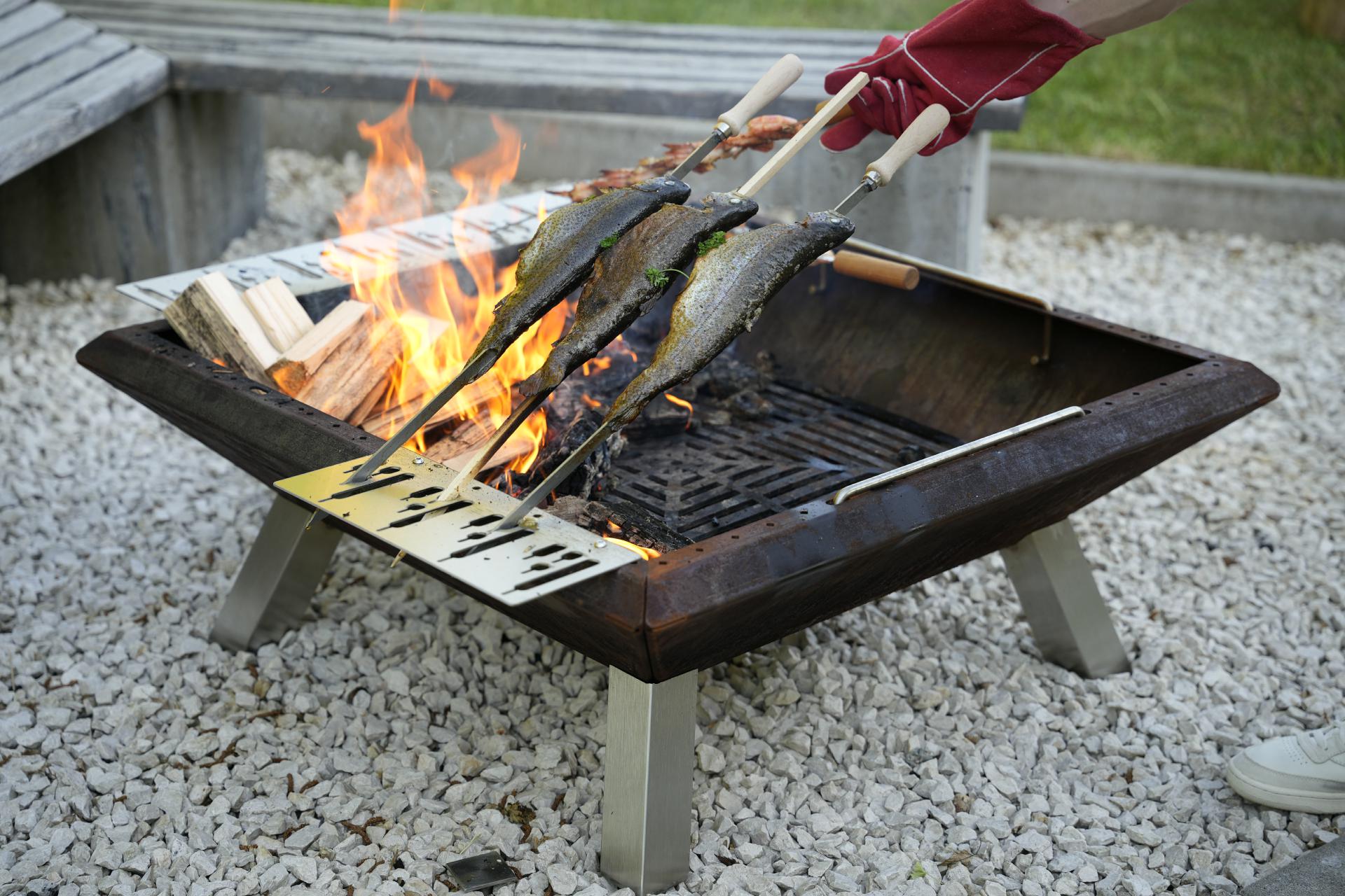Spießhalter flach / Steckerlfisch Fisch Halter Spießhalter Grillaufsatz
