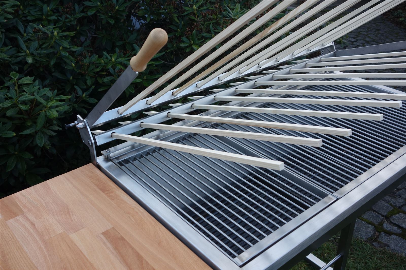 Steckerlfischgrill_Fischgrill_Fisch_Grill_Stockfisch_Kugelgrill (3) Steckerlfischgrill_Fischgrill_Fisch_Grill_Stockfisch_Kugelgrill (3)