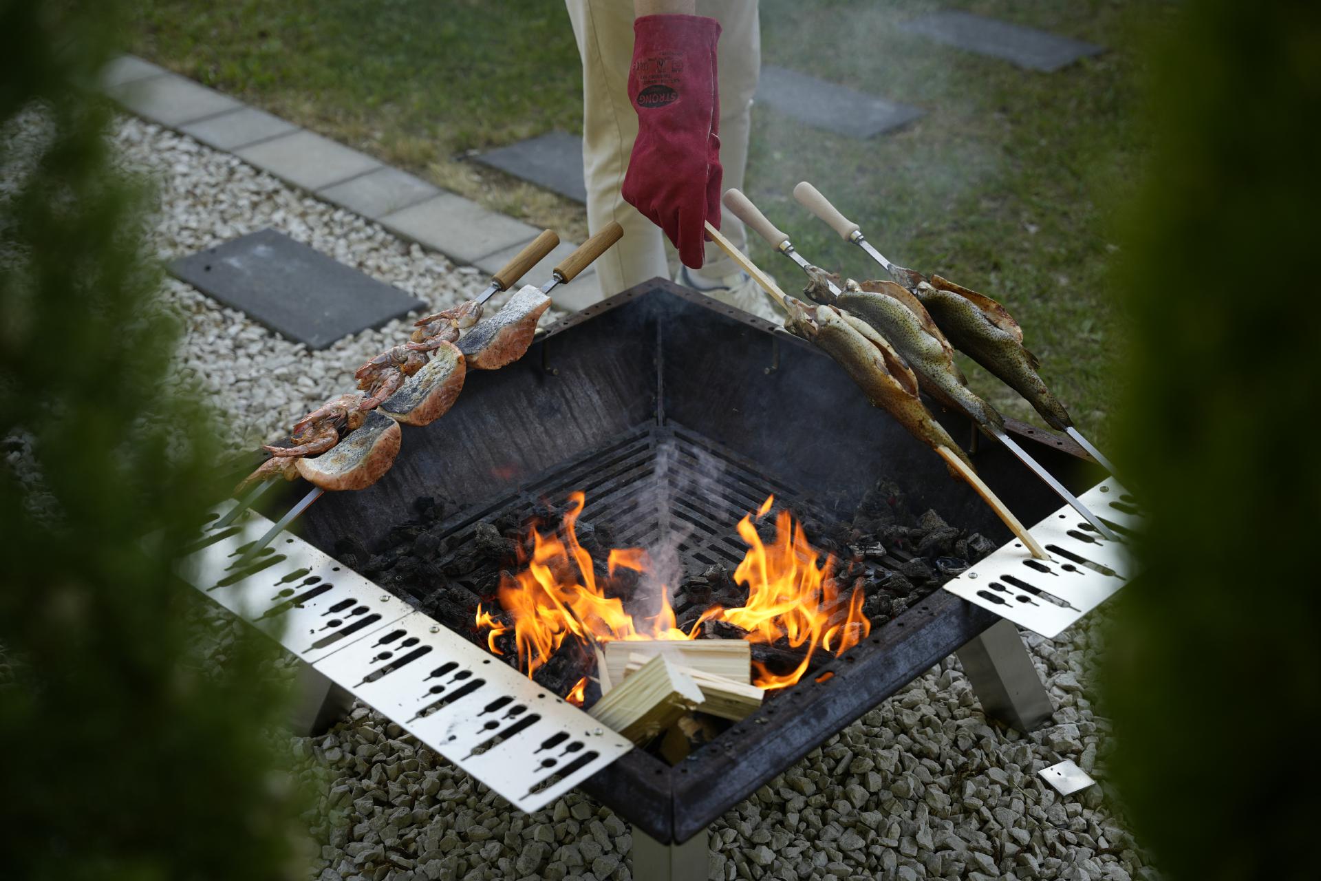 Spießhalter flach / Steckerlfisch Fisch Halter Spießhalter Grillaufsatz
