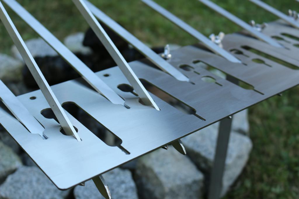 Set 9 Montage mit Erdspieß 8er / Steckerlfisch Fisch Halter Spießhalter Grillaufsatz