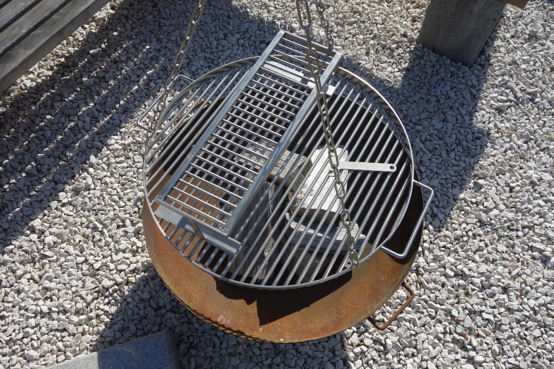 Grillrost Warmhalterost Maßanfertigung mit Füßen Edelstahl nach Maß Grillrost Warmhalterost Maßanfertigung mit Füßen Edelstahl nach Maß