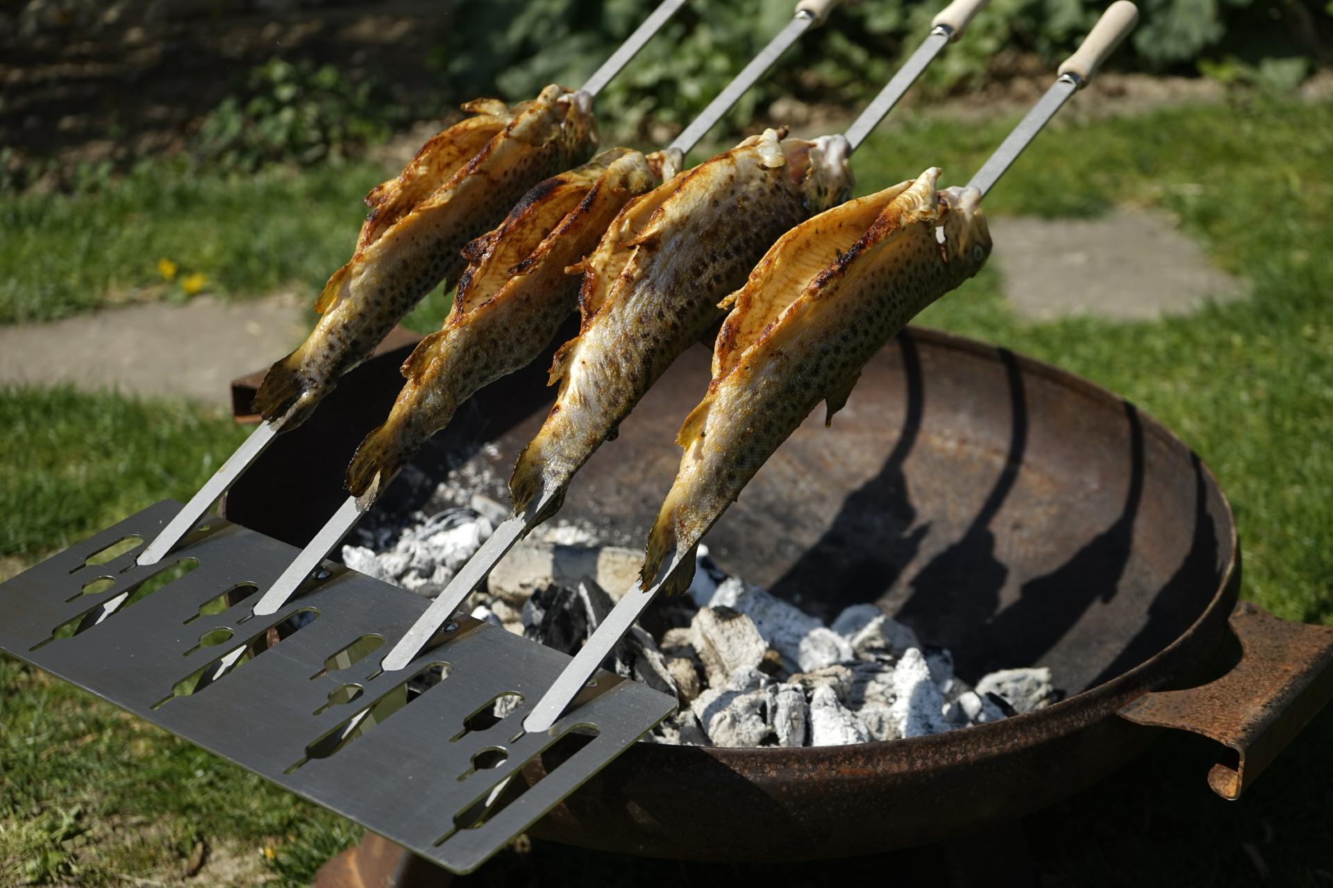 Edelstahlspieße 12x680 mm mit Holzgriff Steckerlfisch Fisch Spieße