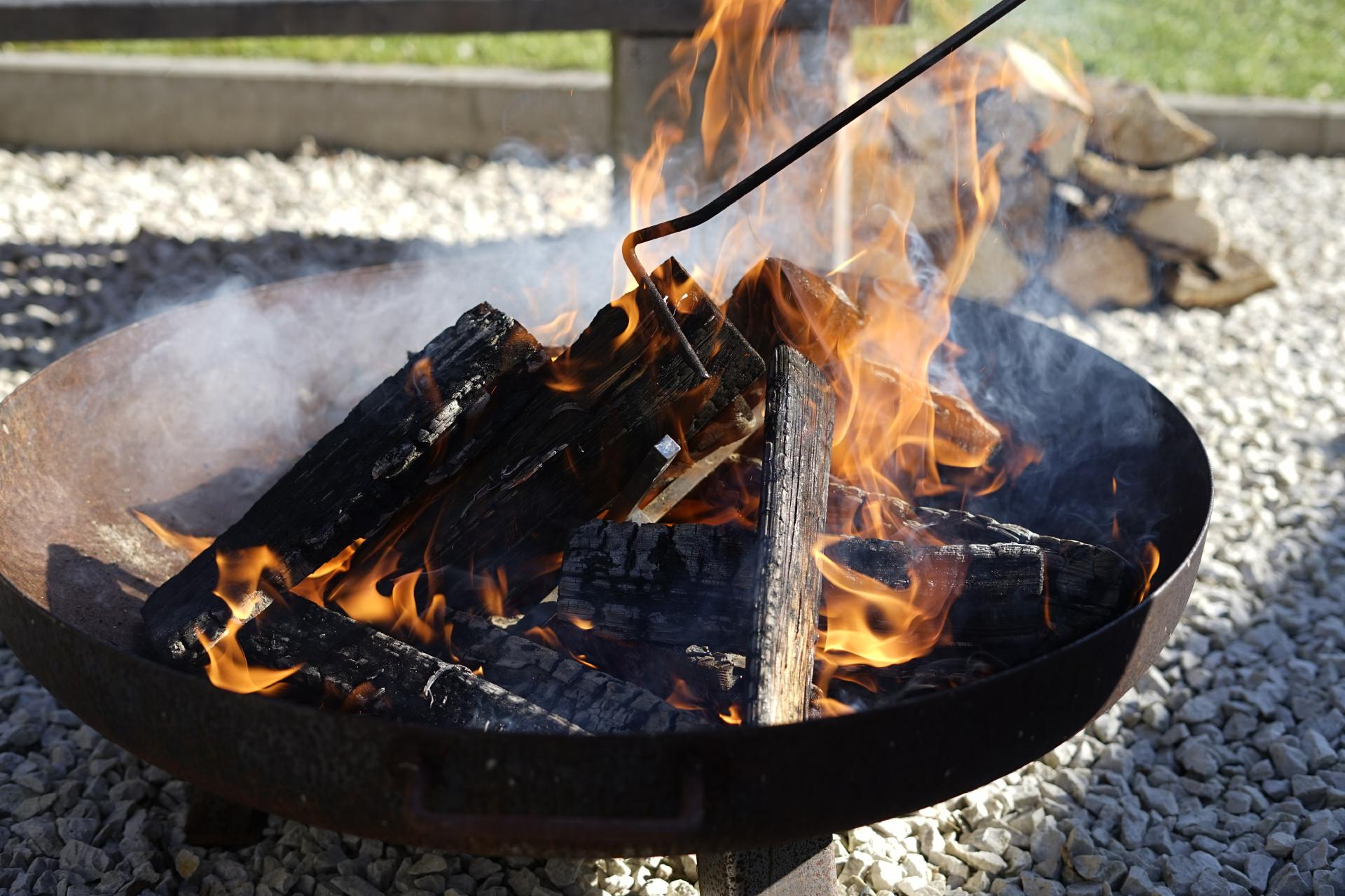Schürhaken mit Holzgriff Edelstahl XXL Feuerhaken Aschekratzer Kaminbesteck Schürhaken mit Holzgriff Edelstahl XXL Feuerhaken Aschekratzer Kaminbesteck