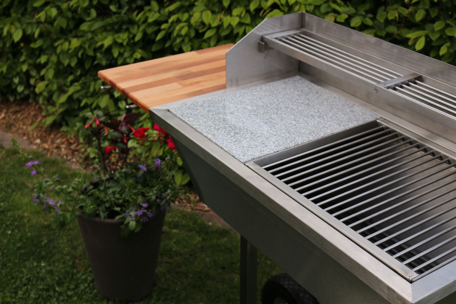 Edelstahlgrill Holzkohlegrill massiv (2) Edelstahlgrill Holzkohlegrill massiv (2)