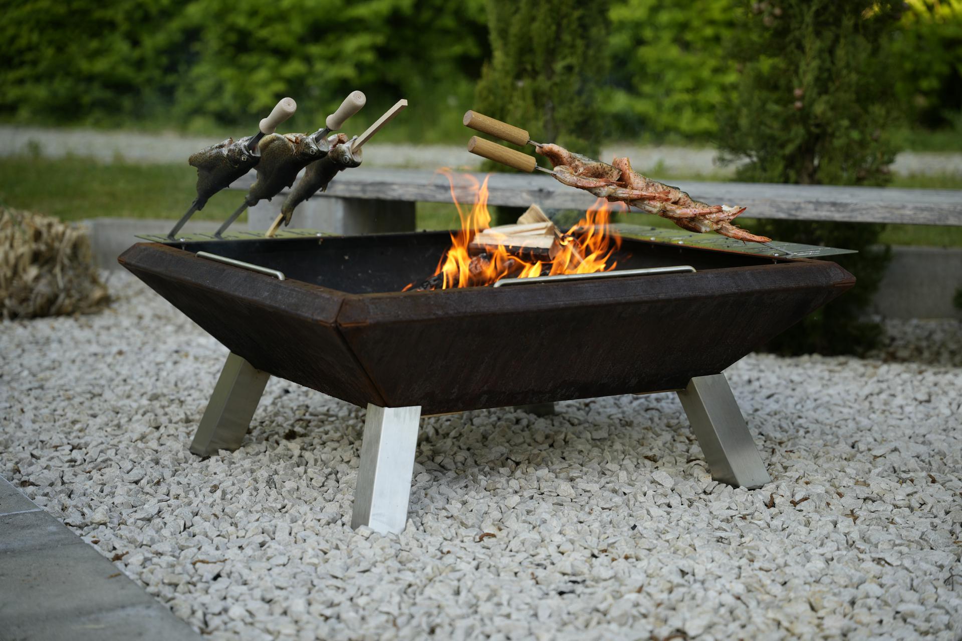 Spießhalter flach / Steckerlfisch Fisch Halter Spießhalter Grillaufsatz