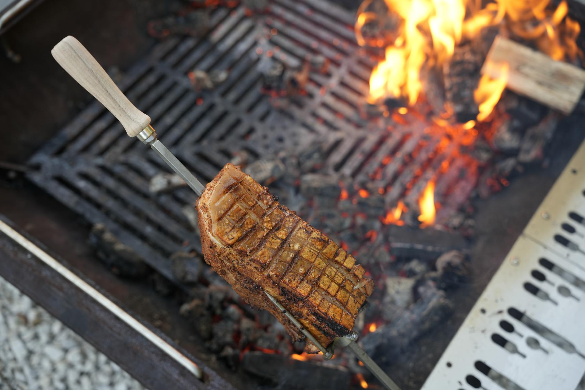 Edelstahlspieße Vierkant 8x8x680 mm mit geschraubten Holzgriff Grillspieß für Steckerlfisch / Fisch