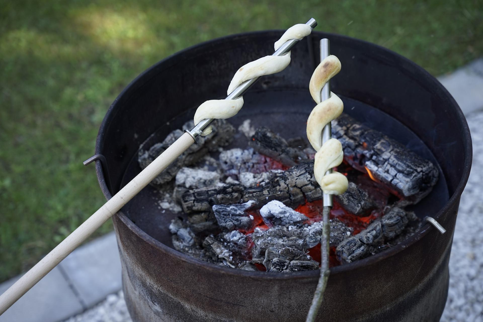 Lagerfeuerspieß Stockbrotrohr + 700 mm Holzgriff Stockbrotspieß