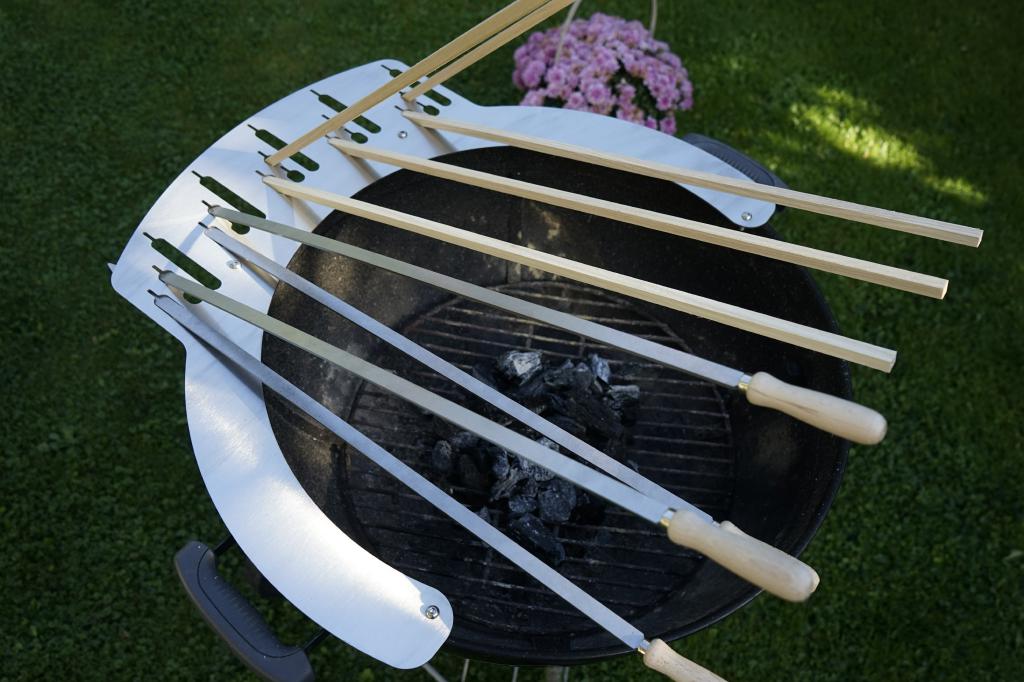 Kugelgrill Steckerlfisch Fisch Halter Weber Grill aufsatz Grillaufsatz Webergrill Fischgrill Steckerlfischgrill Fleisch Gemüße  grillen BBQ Feuerschale Gasgrill Fischhalter Fisch halter Spießhalter Grillspieß Steckerl Fisch Stockfisch Stock Spieß Spieße G