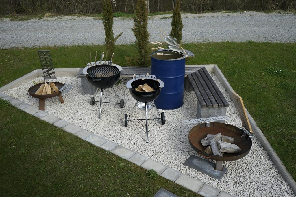 Grillaufsatz für 200l Feuertonne / Steckerlfisch Fisch Halter Spießhalter