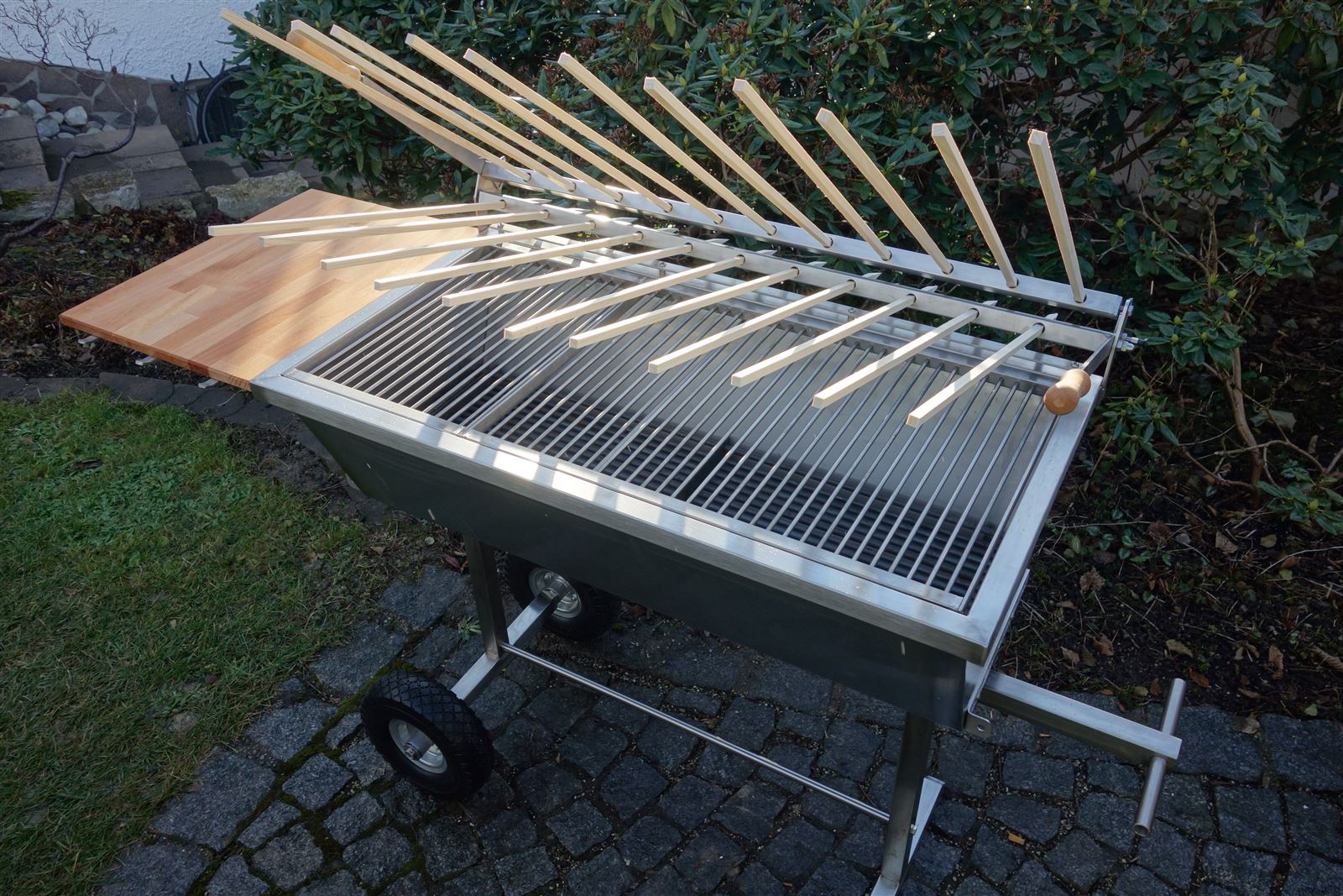 Steckerlfischgrill_Fischgrill_Fisch_Grill_Stockfisch_Kugelgrill (1) Steckerlfischgrill_Fischgrill_Fisch_Grill_Stockfisch_Kugelgrill (1)