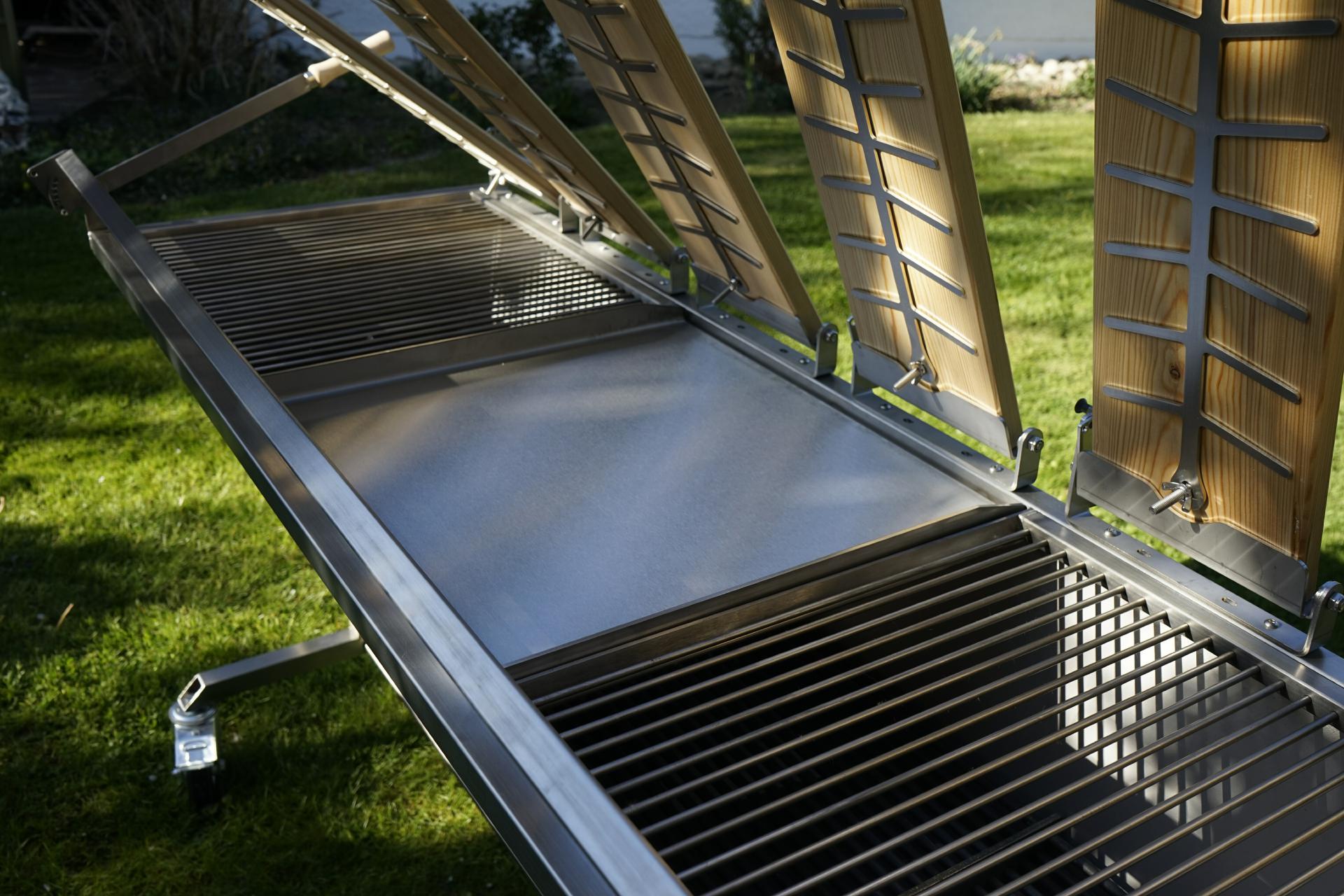 XXL Edelstahlgrill Flammlachs Fischgrill Holzkohlegrill BBQ (2) XXL Edelstahlgrill Flammlachs Fischgrill Holzkohlegrill BBQ (2)